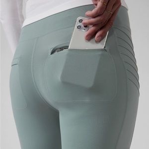 🍁Athleta Delaney Moto Tight Size L🍂